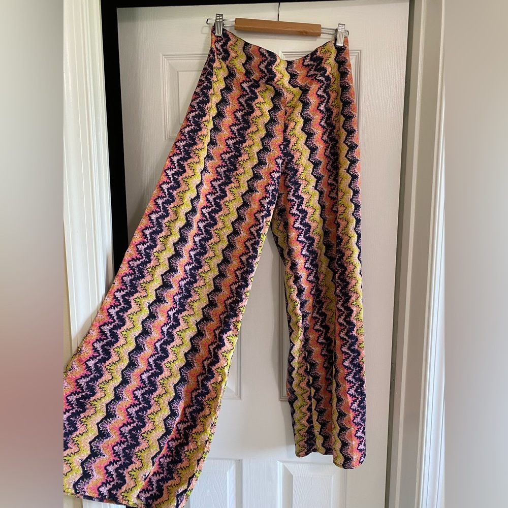 Fun beach pant. Flowy. Size M.